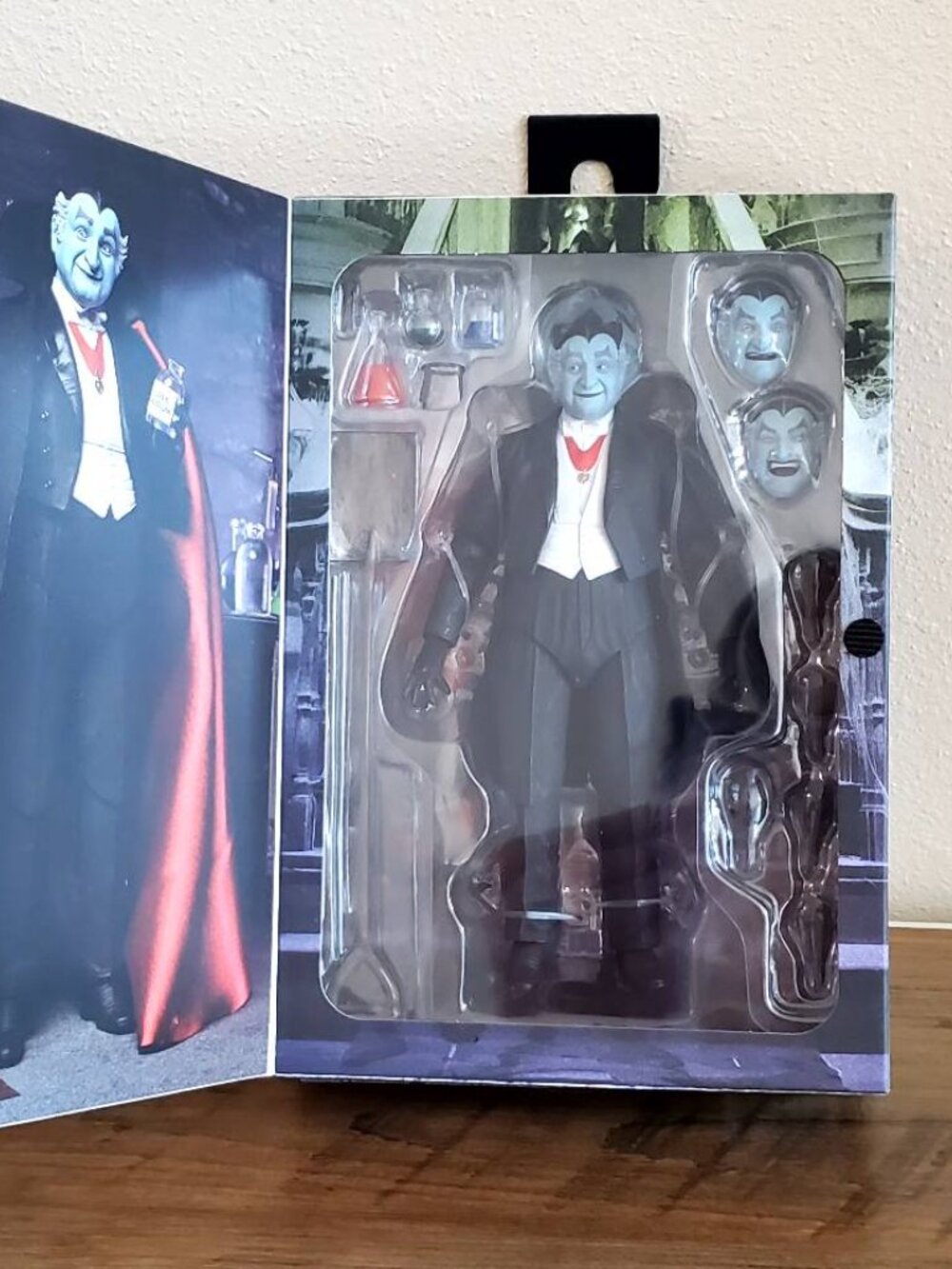 2025 NECA The Munsters Ultimate Grandpa Munster Action Figure - Picture 8 of 12